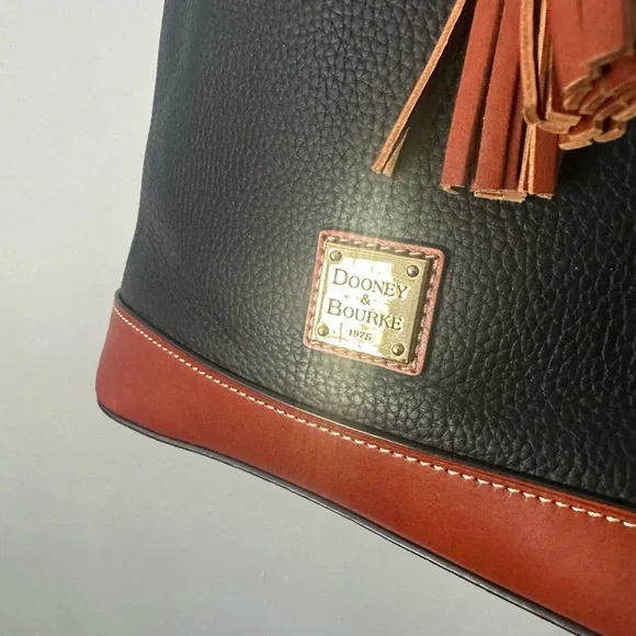 Dooney & Bourke Black and Tan Shoulder Bag - Picture 2 of 5